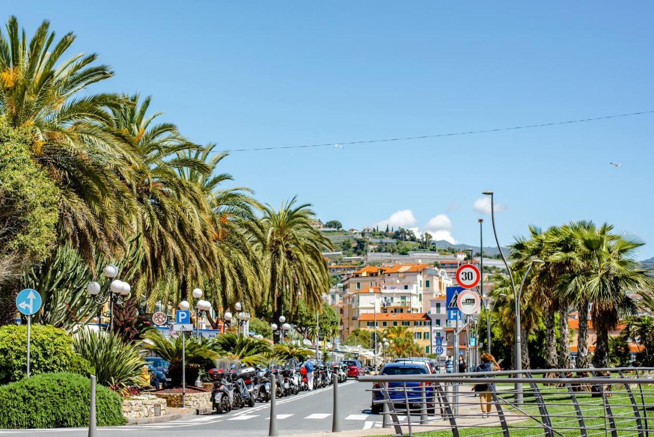 Beach Apartment In The Center Sanremo Bagian luar foto