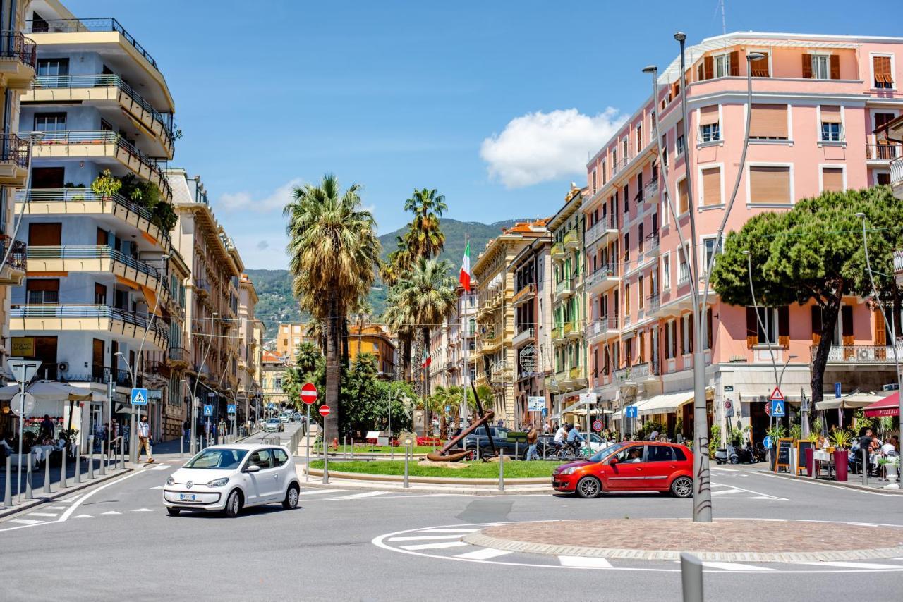 Beach Apartment In The Center Sanremo Bagian luar foto